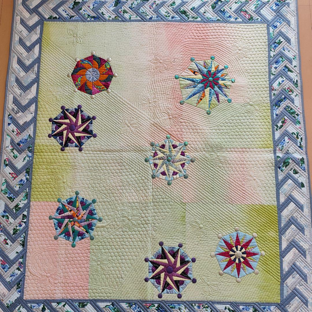 パッチワークタペストリー「春の予感」縦 166cm 横147cm の大作