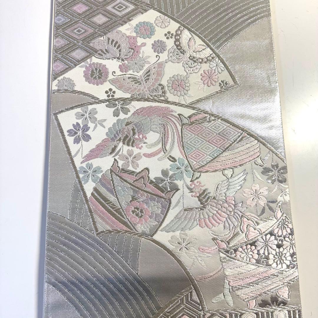 5k2960 袋帯　絹　プラチナ二重箔　扇面能衣文様　唐織　蝶　銀色　白　花柄