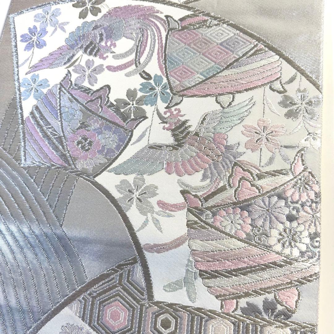 5k2960 袋帯　絹　プラチナ二重箔　扇面能衣文様　唐織　蝶　銀色　白　花柄