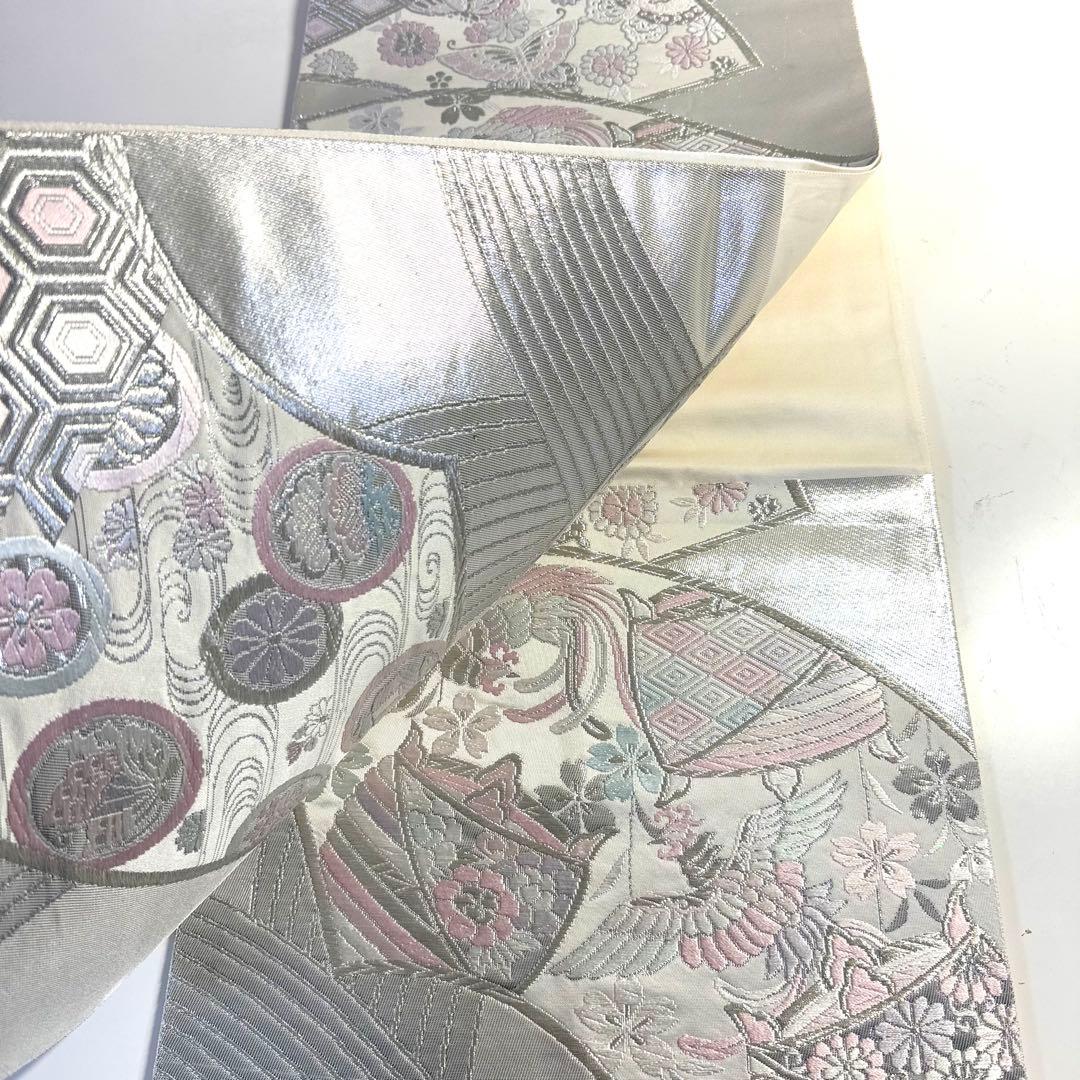 5k2960 袋帯　絹　プラチナ二重箔　扇面能衣文様　唐織　蝶　銀色　白　花柄