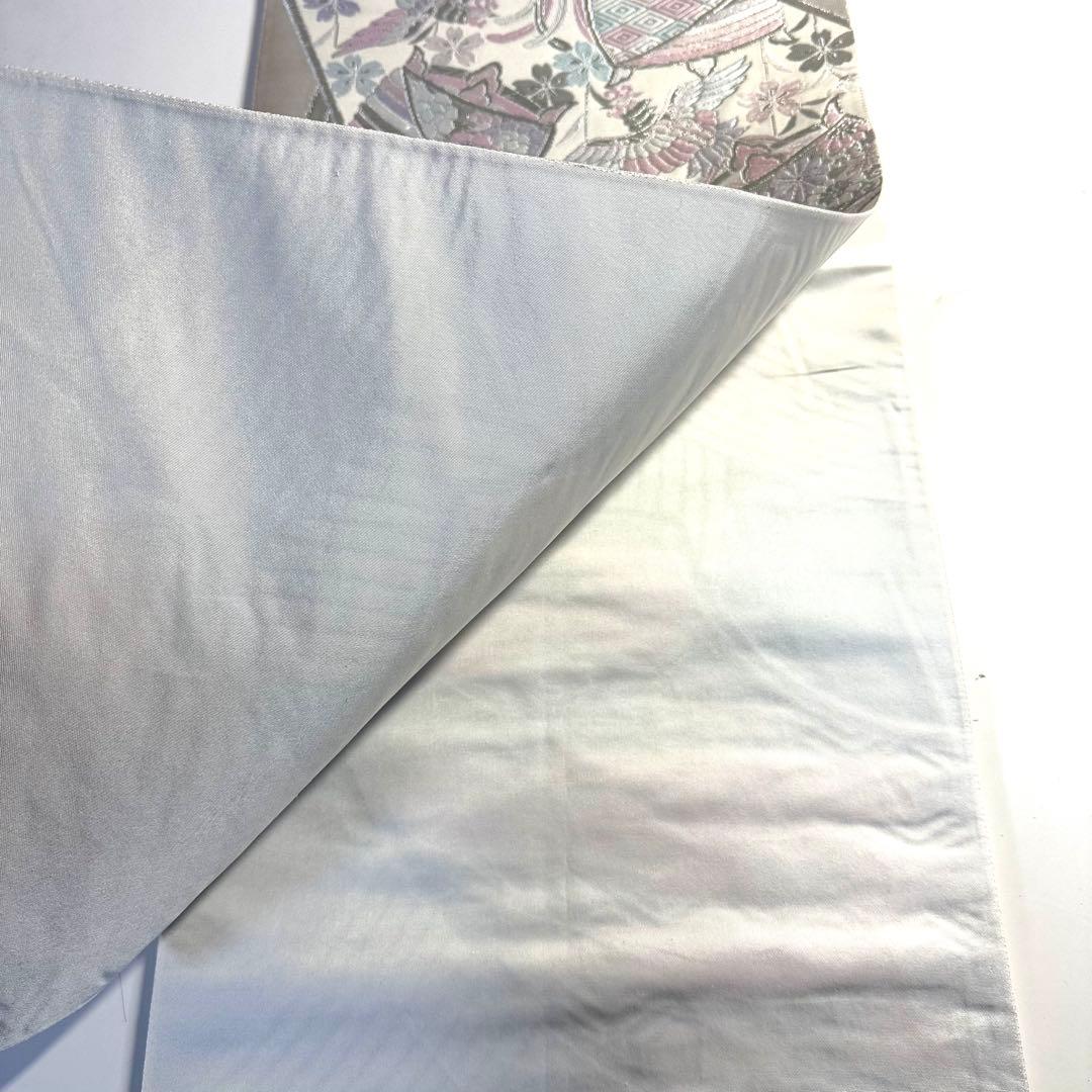 5k2960 袋帯　絹　プラチナ二重箔　扇面能衣文様　唐織　蝶　銀色　白　花柄