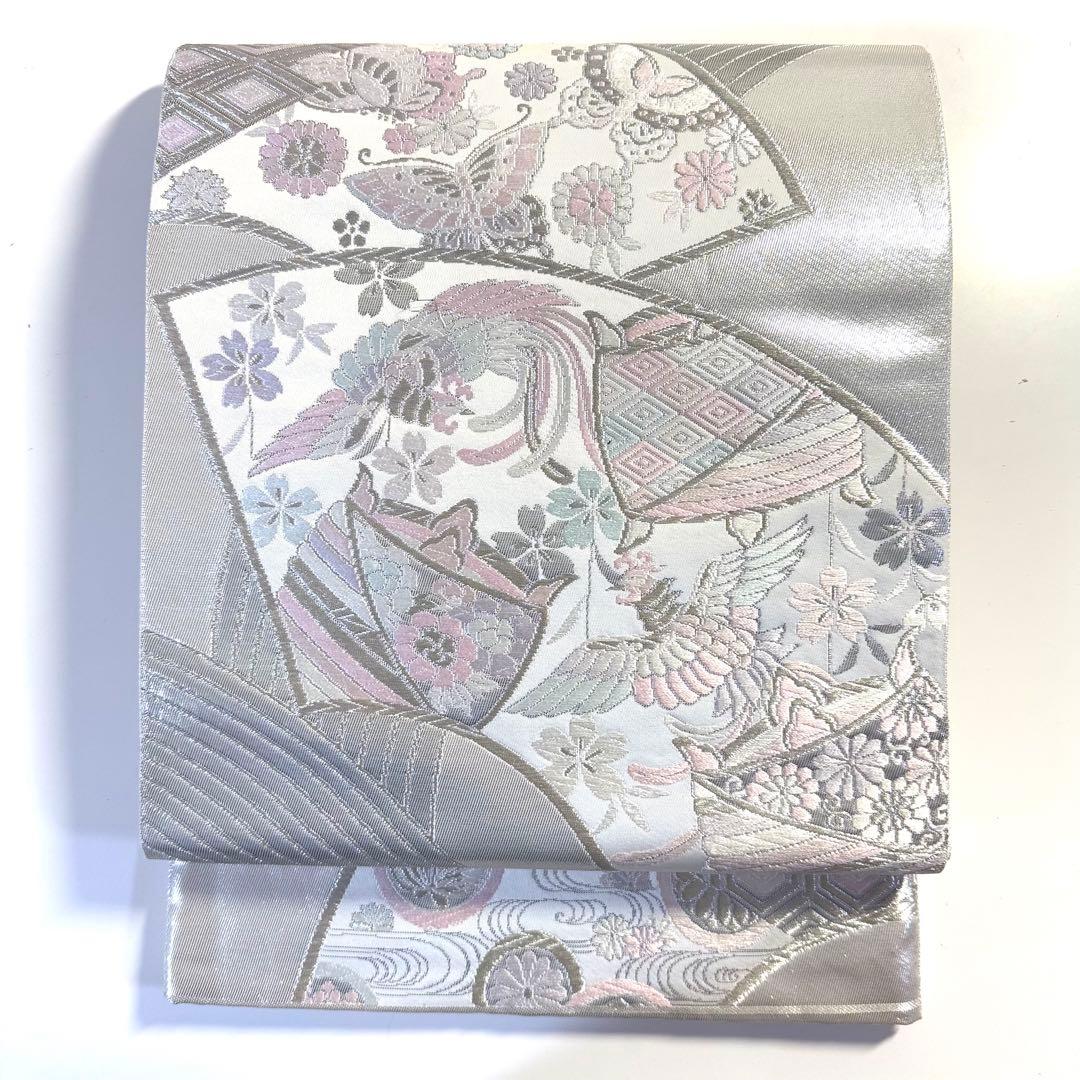 5k2960 袋帯　絹　プラチナ二重箔　扇面能衣文様　唐織　蝶　銀色　白　花柄
