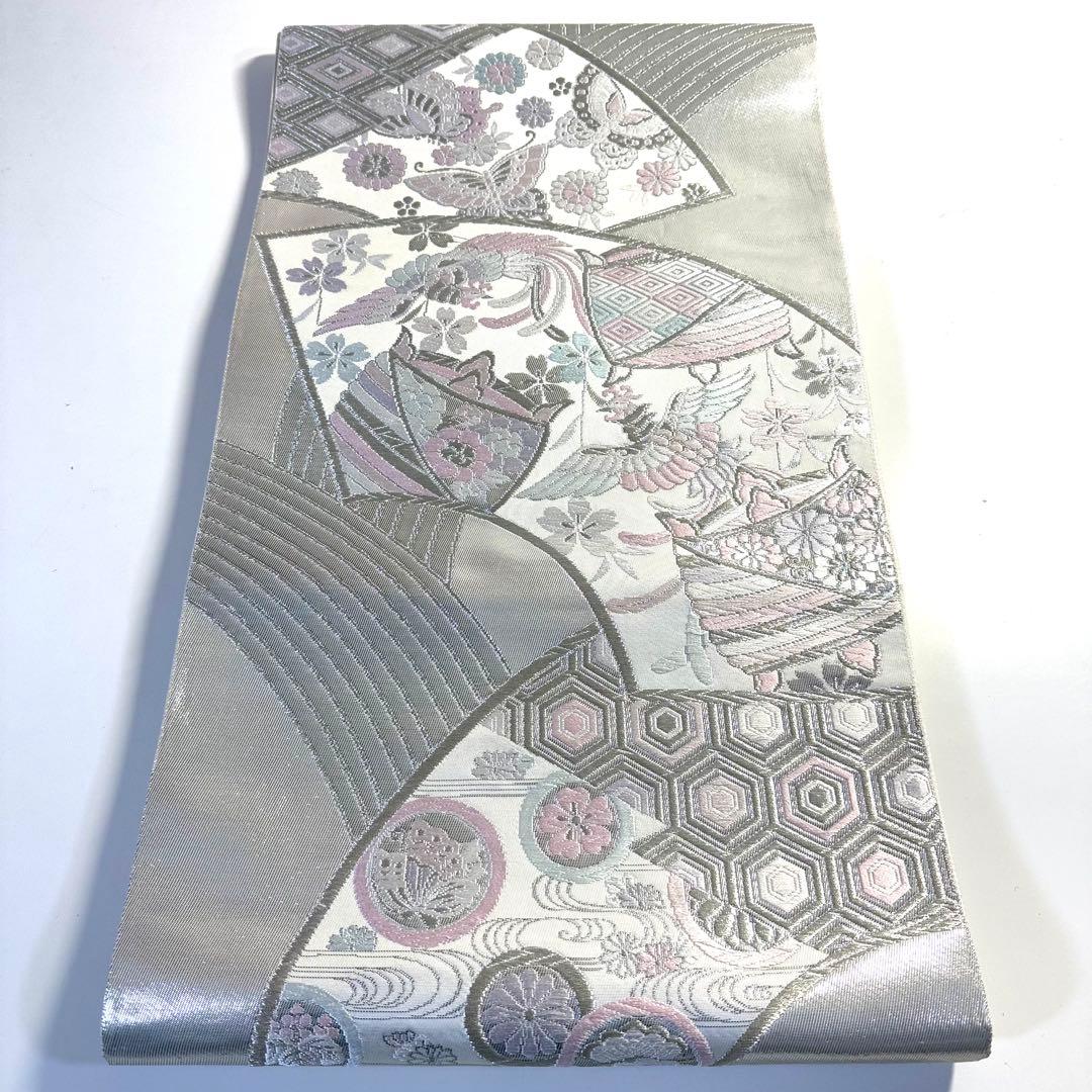 5k2960 袋帯　絹　プラチナ二重箔　扇面能衣文様　唐織　蝶　銀色　白　花柄