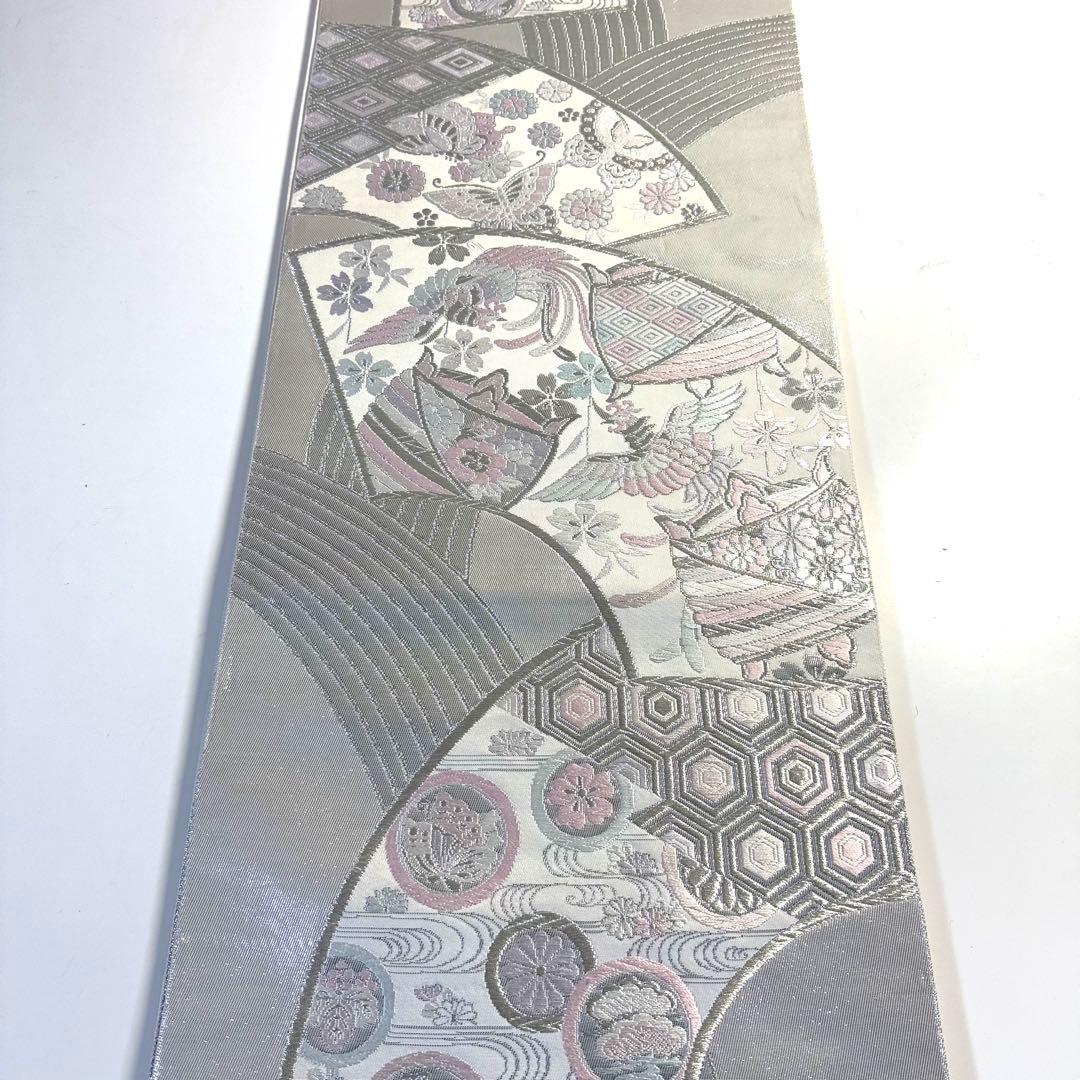 5k2960 袋帯　絹　プラチナ二重箔　扇面能衣文様　唐織　蝶　銀色　白　花柄
