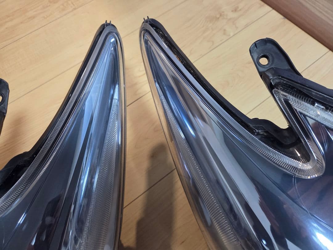 ZVW30 プリウスヘッドライト左右　破損無し中古　ウレタンクリア施工品