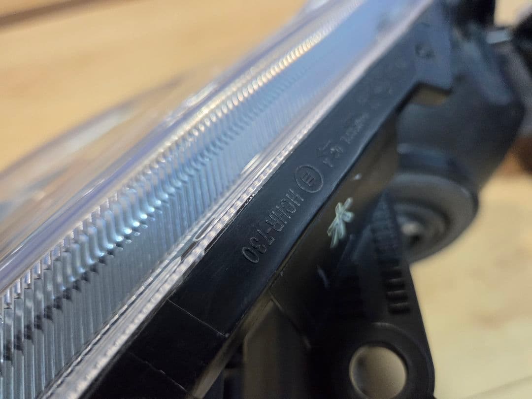 ZVW30 プリウスヘッドライト左右　破損無し中古　ウレタンクリア施工品