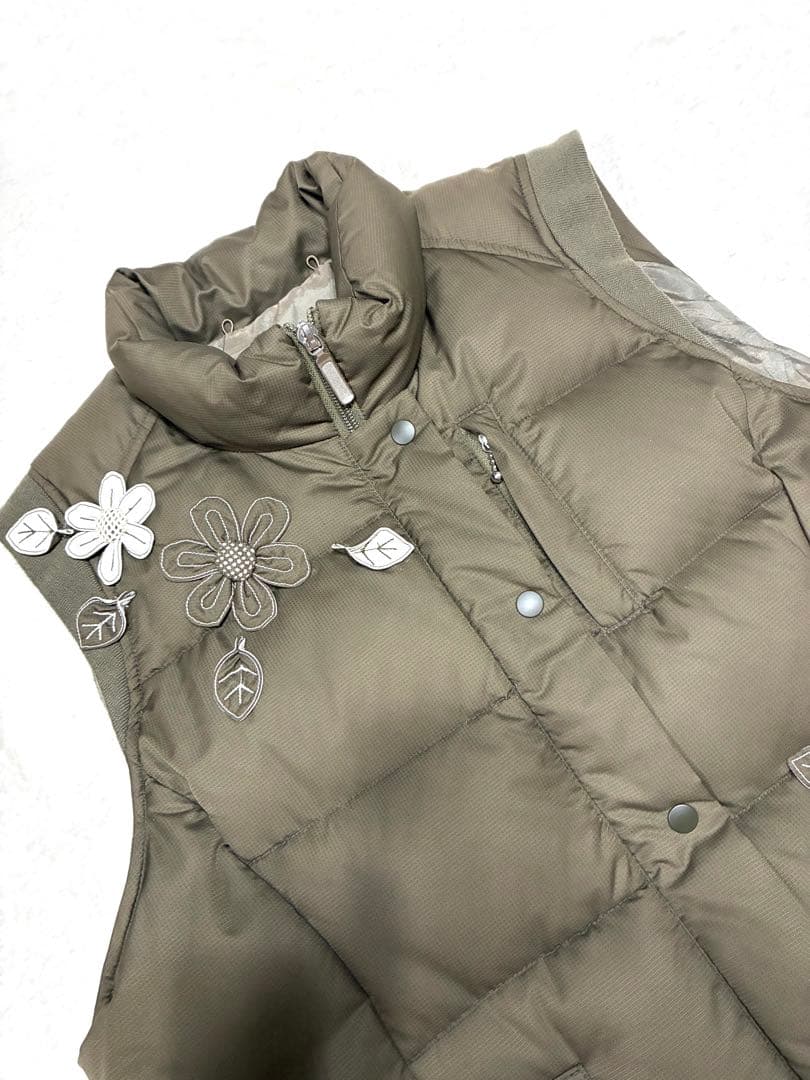 POTECHINO ダウンベスト 花モチーフ付 カーキ ゆったり