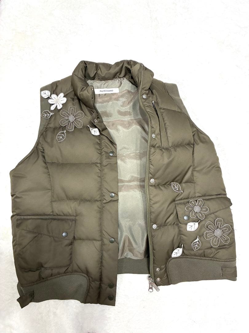 POTECHINO ダウンベスト 花モチーフ付 カーキ ゆったり