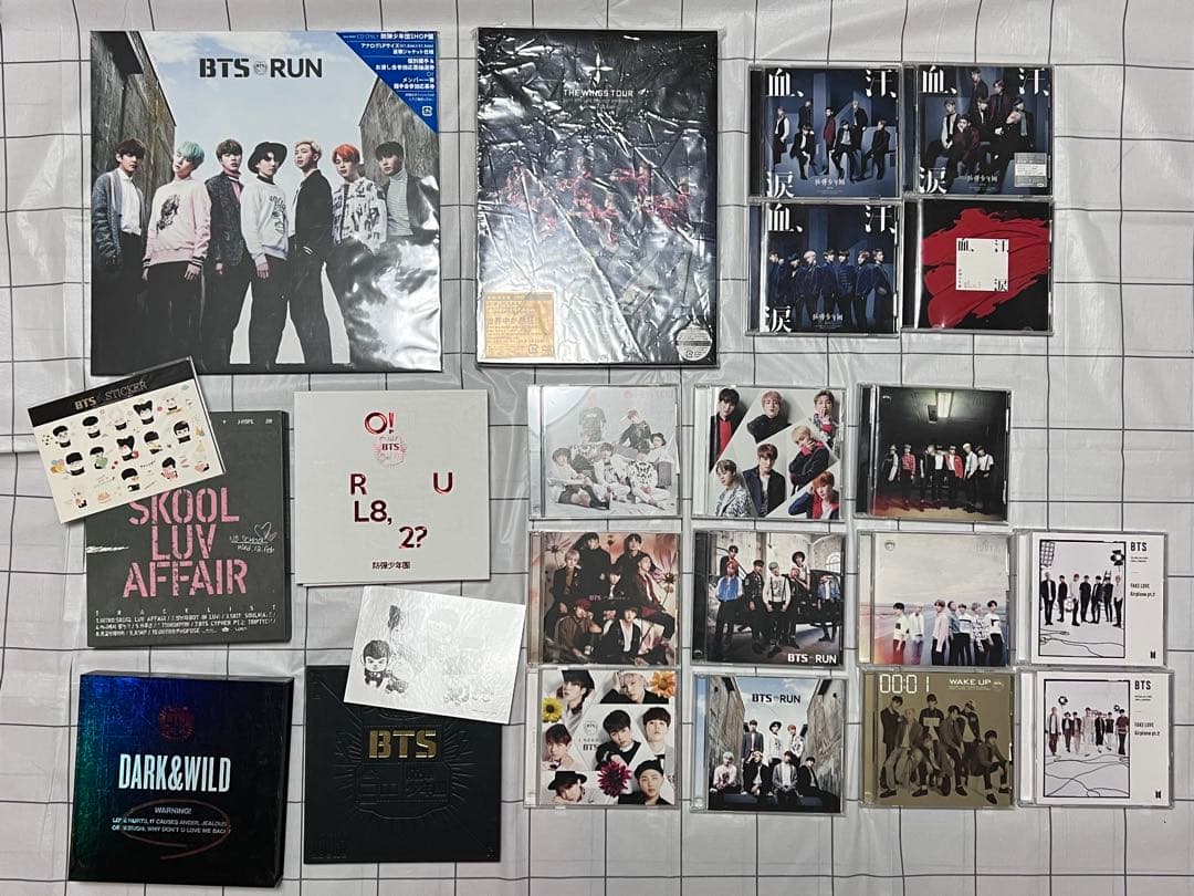 BTS 防弾少年団　방탄소년단 CD DVD トレカ　ペンライト　まとめ　セット