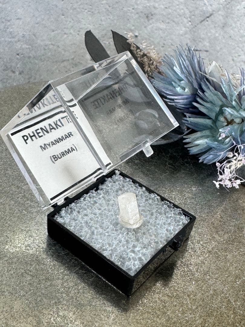 ケース付き　フェナカイト 六角柱　ビルマ　ミャンマー産