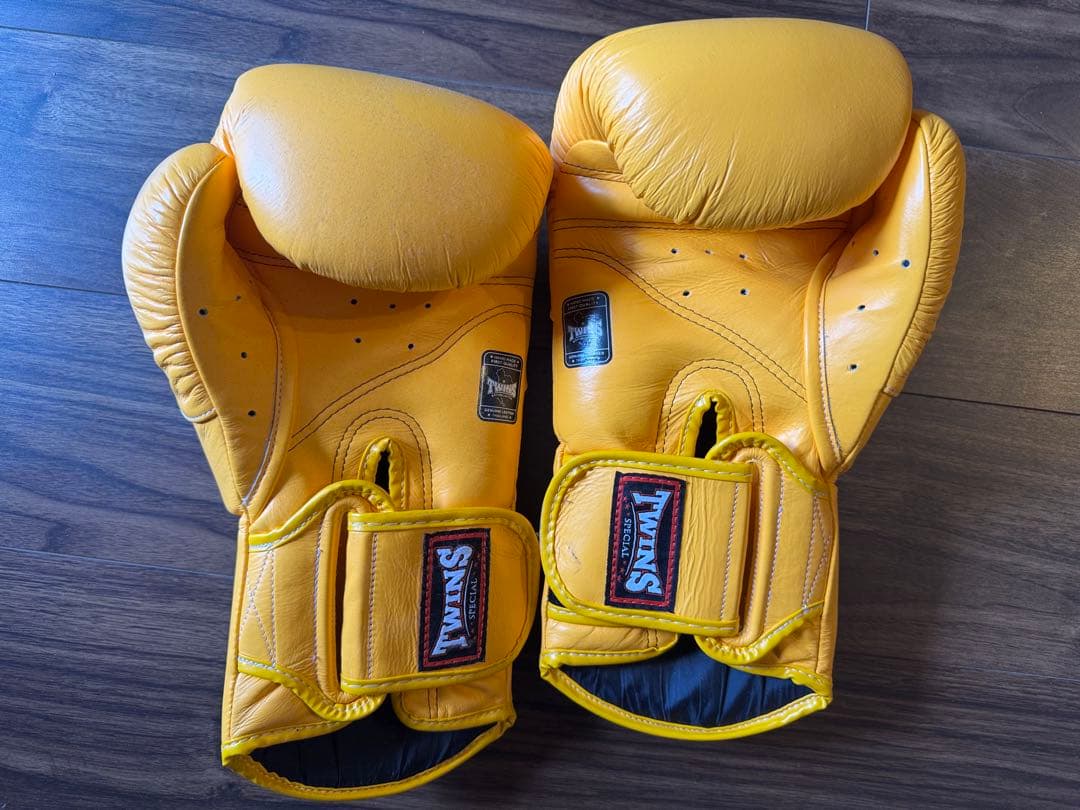 希少　TWINS SPECIAL ボクシンググローブ 16oz イエロー