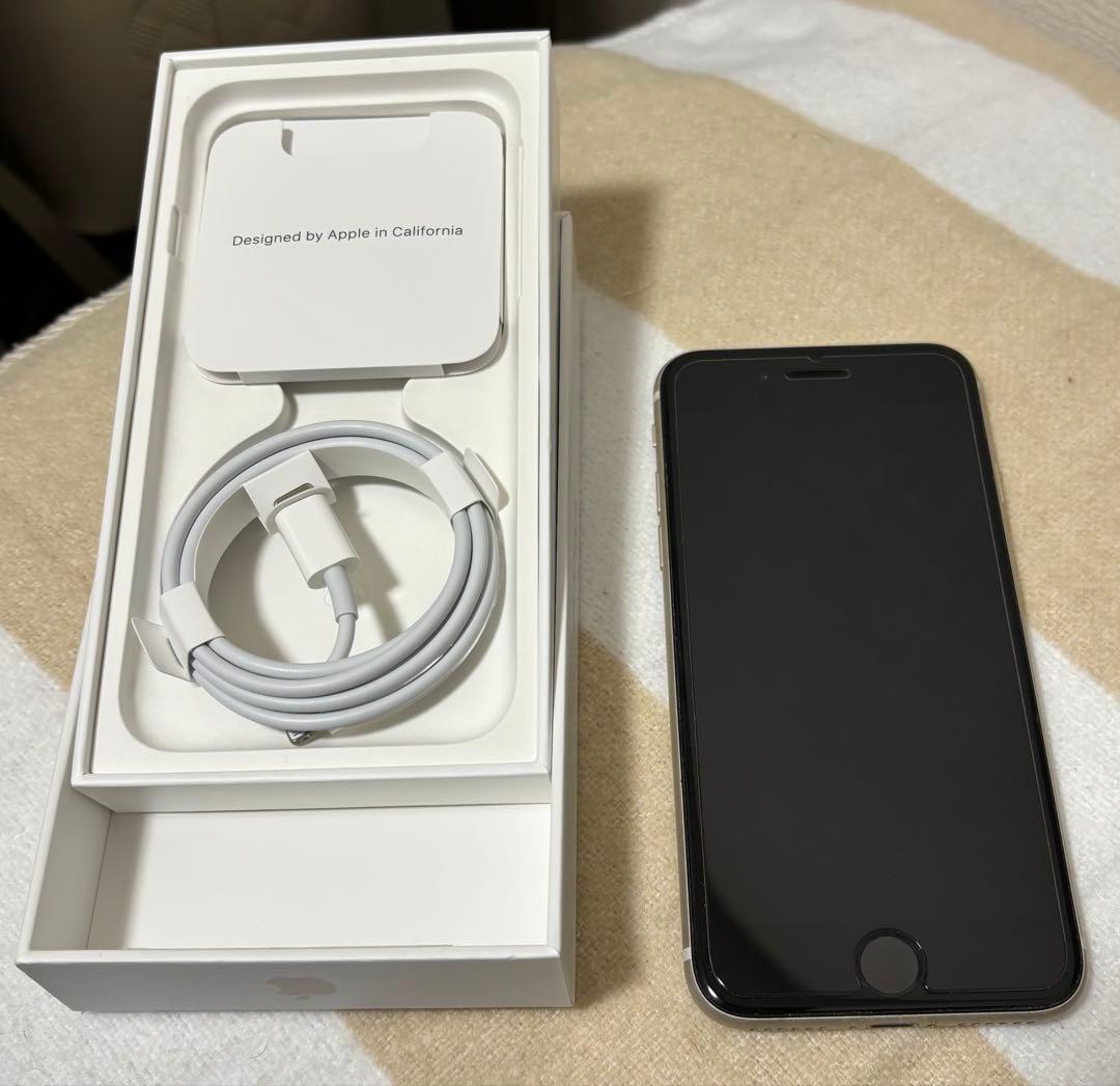 Apple iPhone SE第三世代スターライト 64GB 本体　SIMフリー
