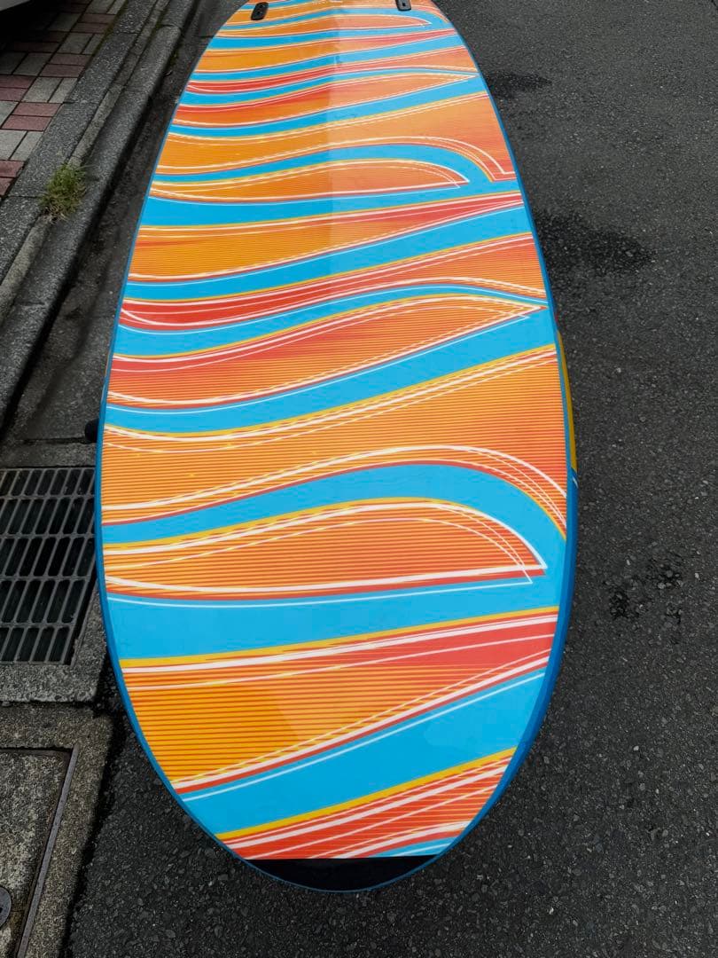 TAHE7’6″EASY SURFINGスタンド とアルメリック5フィン付き