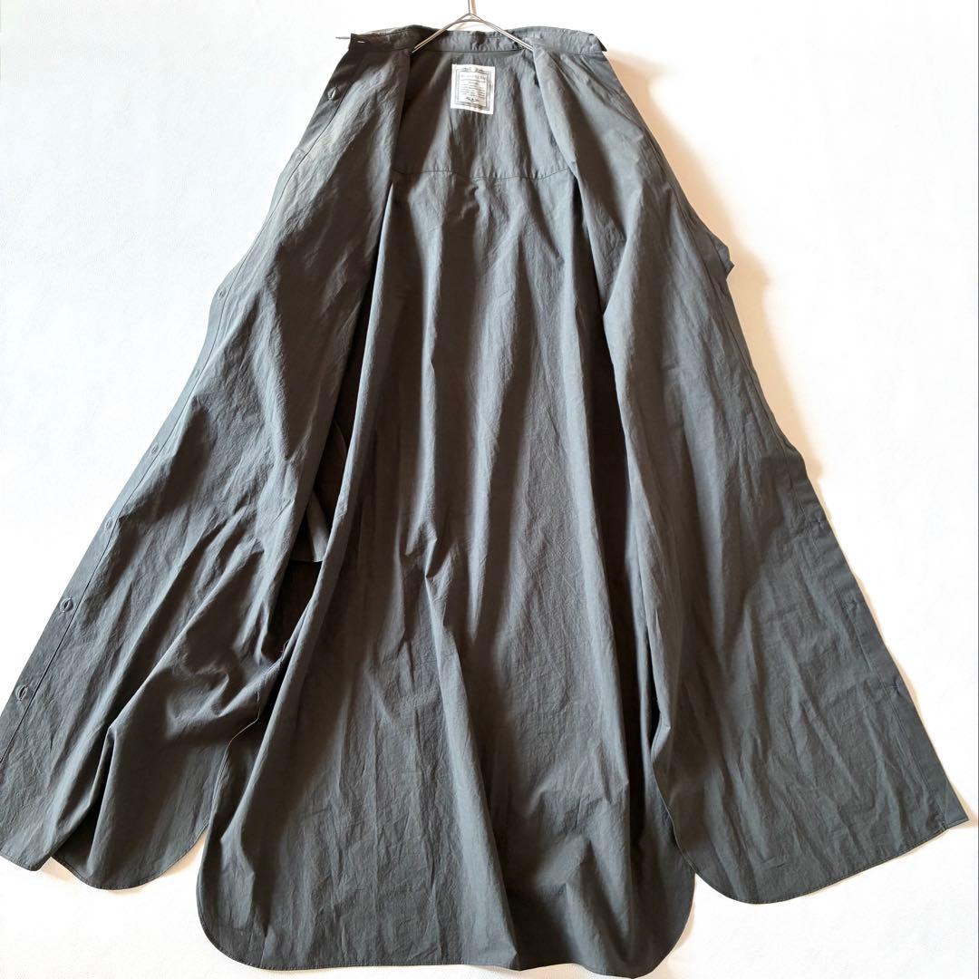 美品✨ビアズリー　2023AW　後ろフリルシャツワンピース　グレー　マキシ丈