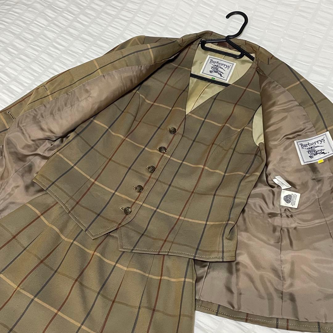 ⭐️美品！Burberry チェック　レディース　スカートスーツ　ベスト付き