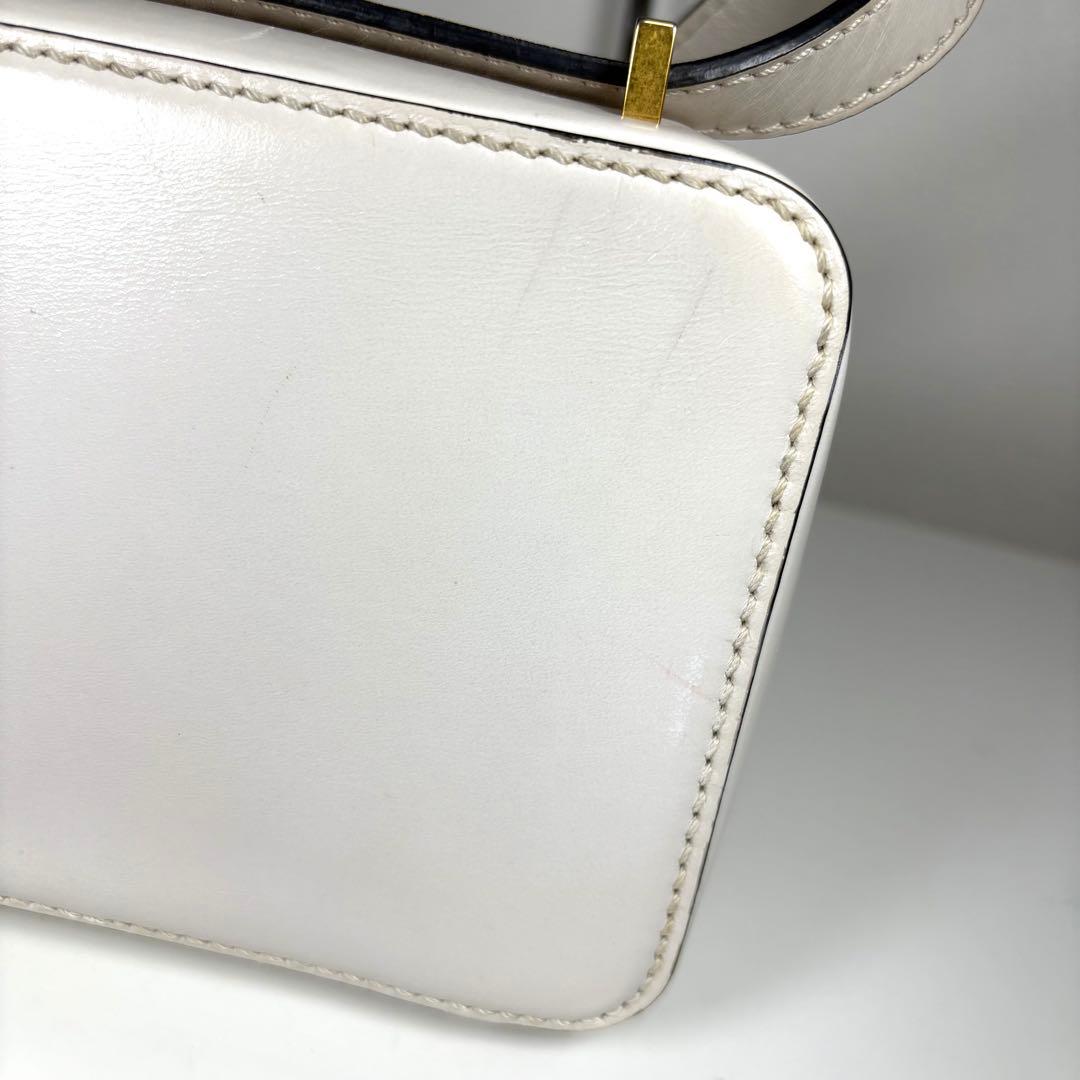 VALENTINO シグネチャー Vロゴ レザーショルダーバッグ カメラバッグ