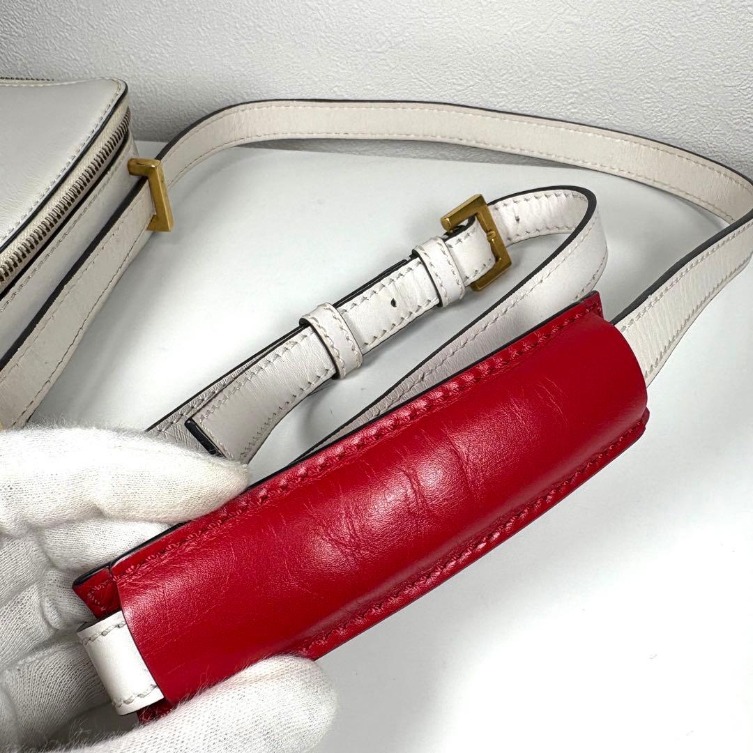 VALENTINO シグネチャー Vロゴ レザーショルダーバッグ カメラバッグ