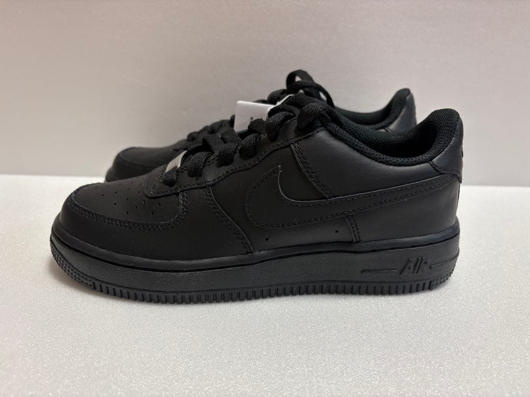 NIKE AIR FORCE 1 エアフォース1 ブラック　GS 23cm