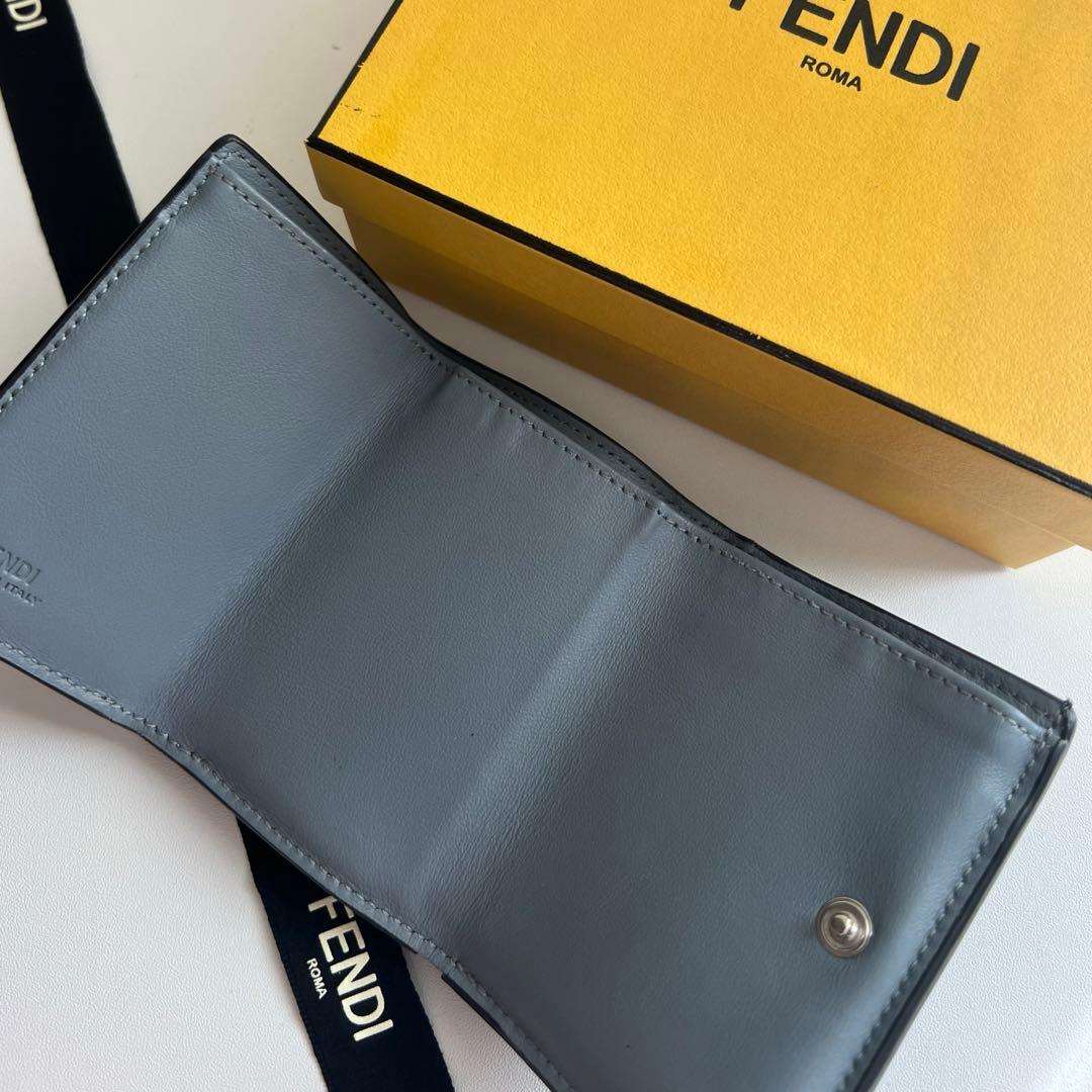 37 美品 FENDI フェンディ ピーカブー 3つ折り財布