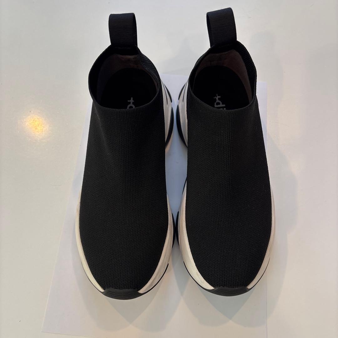 プラスダイアナ　【撥水加工】軽量ニットソックススニーカー （黒生地）　21.5