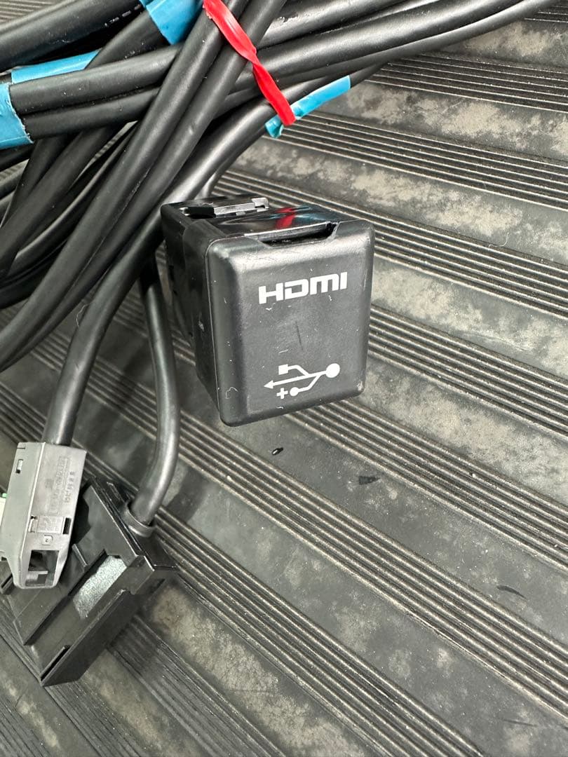 プリウス50 51 後期 HDMI ケーブル　086B0-00050 トヨタ純正