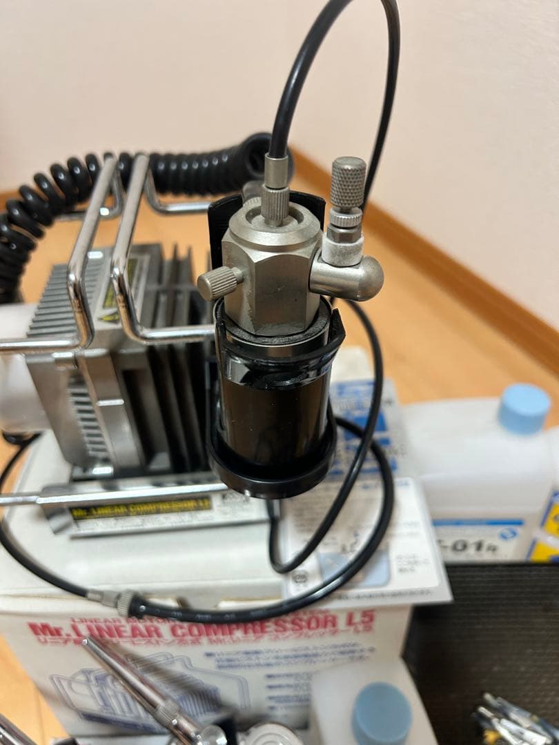 Mr. LINEAR COMPRESSOR L5 付属品多数タミヤエアブラシ等。