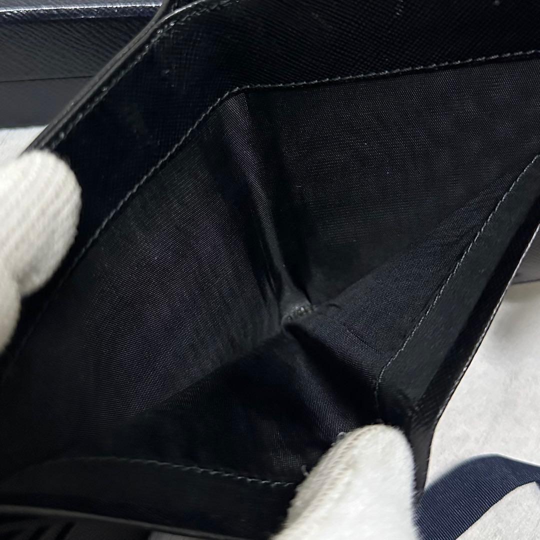 PRADA プラダ　折り財布　ラウンドファスナー　三角ロゴ　サフィアーノレザー