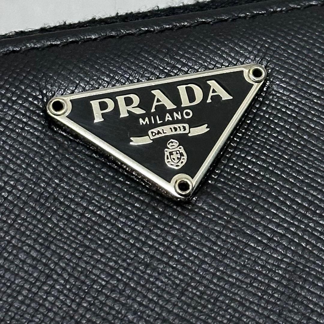 PRADA プラダ　折り財布　ラウンドファスナー　三角ロゴ　サフィアーノレザー
