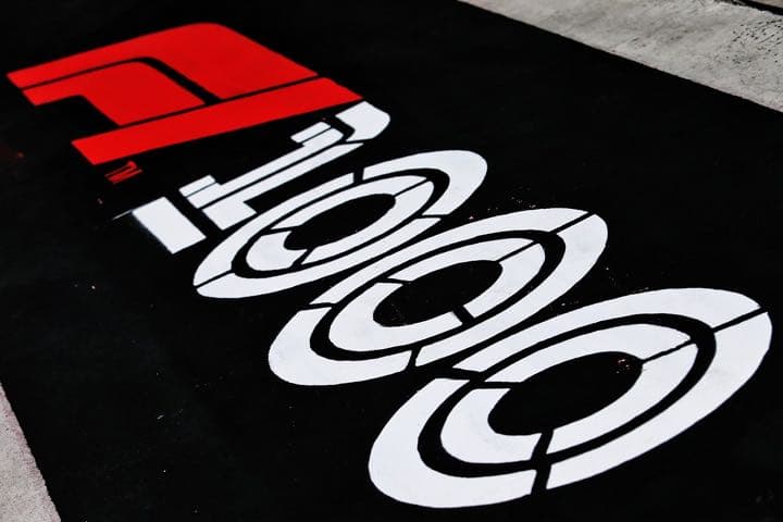 （F1 1000戦記念）1/18 レッドブル 中国GP2019 フェルスタッペン