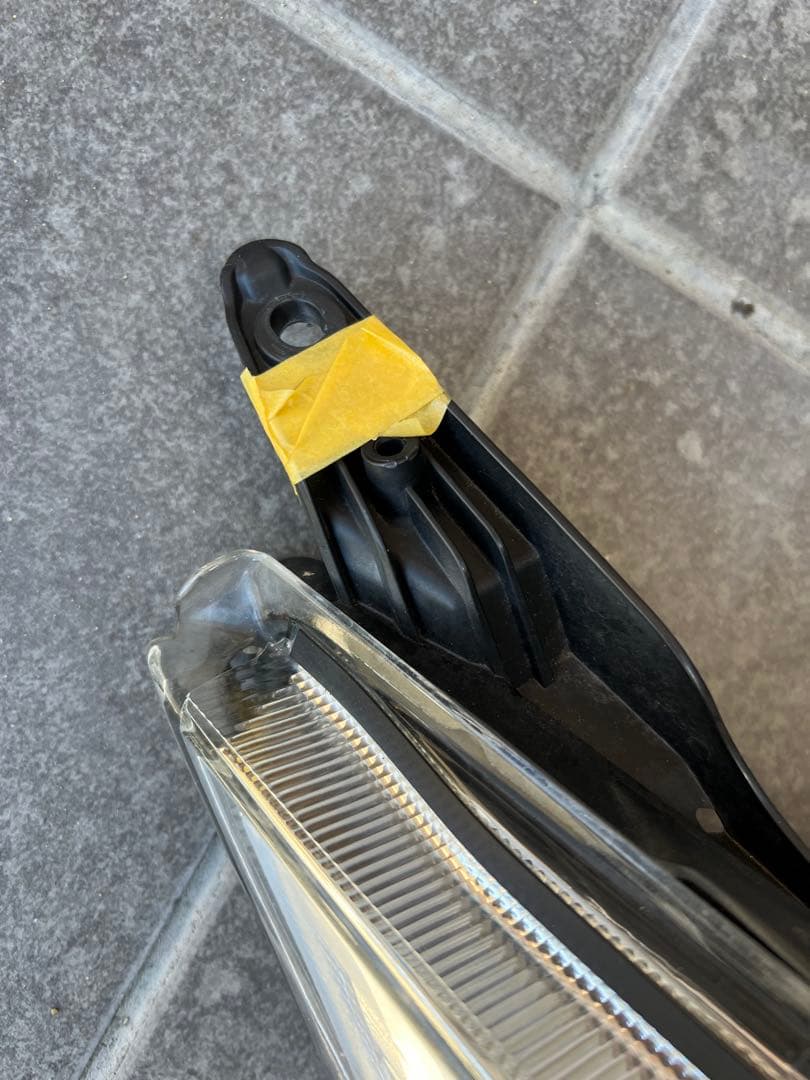 エスクァイア　80前期　ブラックテーラード　ヘッドライト　右　傷有り　ジャンク