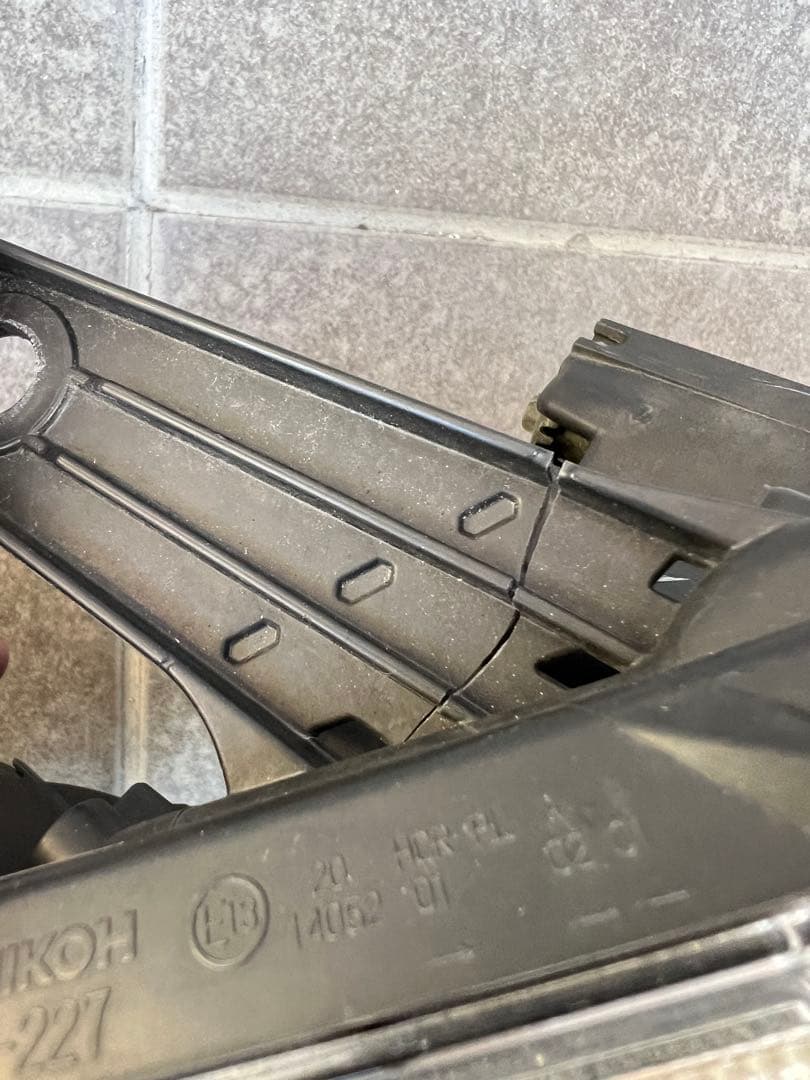 エスクァイア　80前期　ブラックテーラード　ヘッドライト　右　傷有り　ジャンク