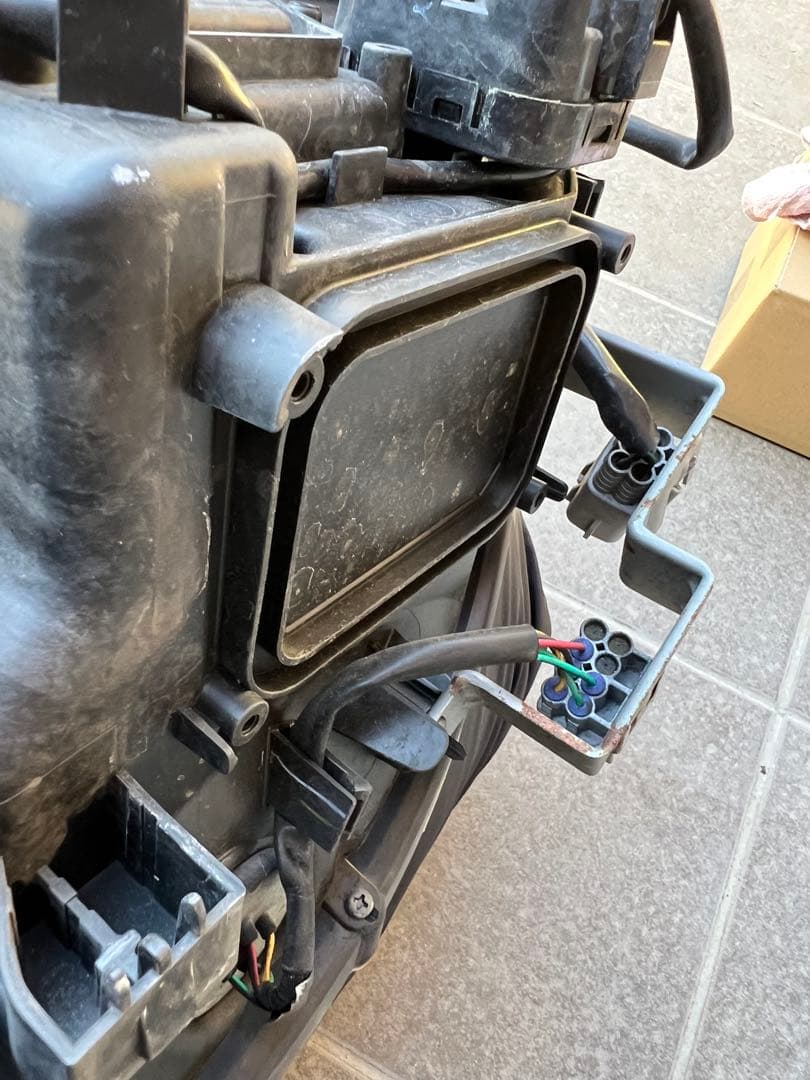 エスクァイア　80前期　ブラックテーラード　ヘッドライト　右　傷有り　ジャンク