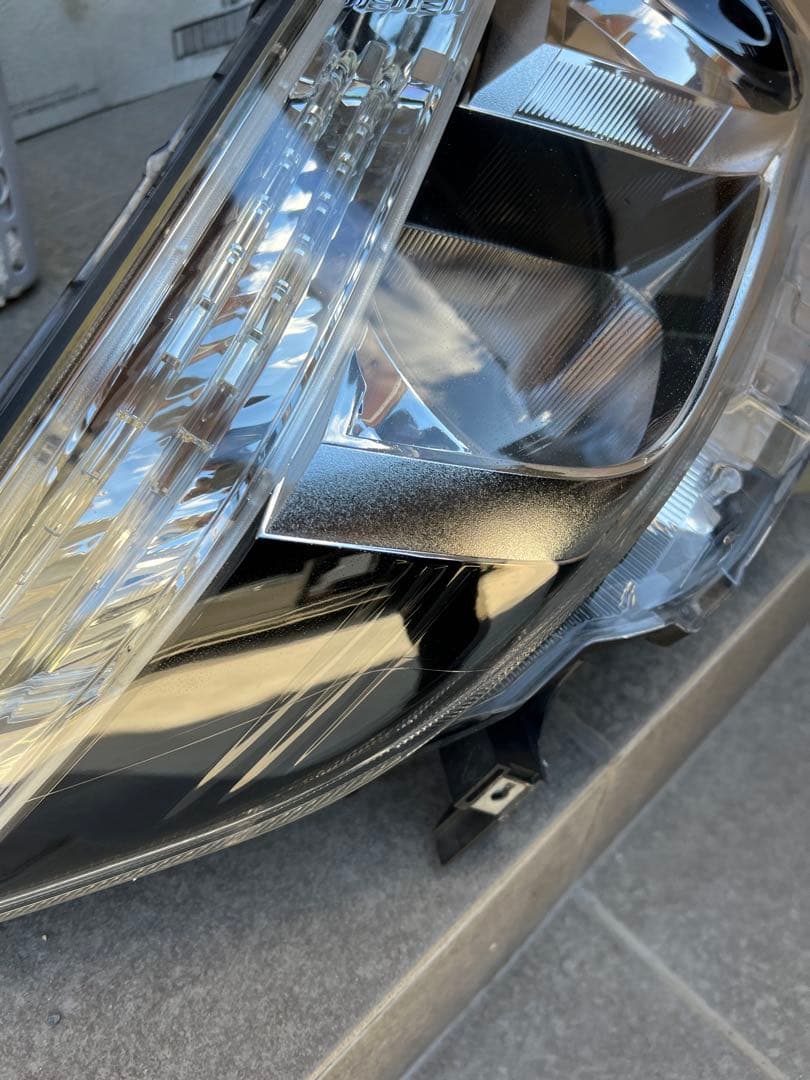 エスクァイア　80前期　ブラックテーラード　ヘッドライト　右　傷有り　ジャンク