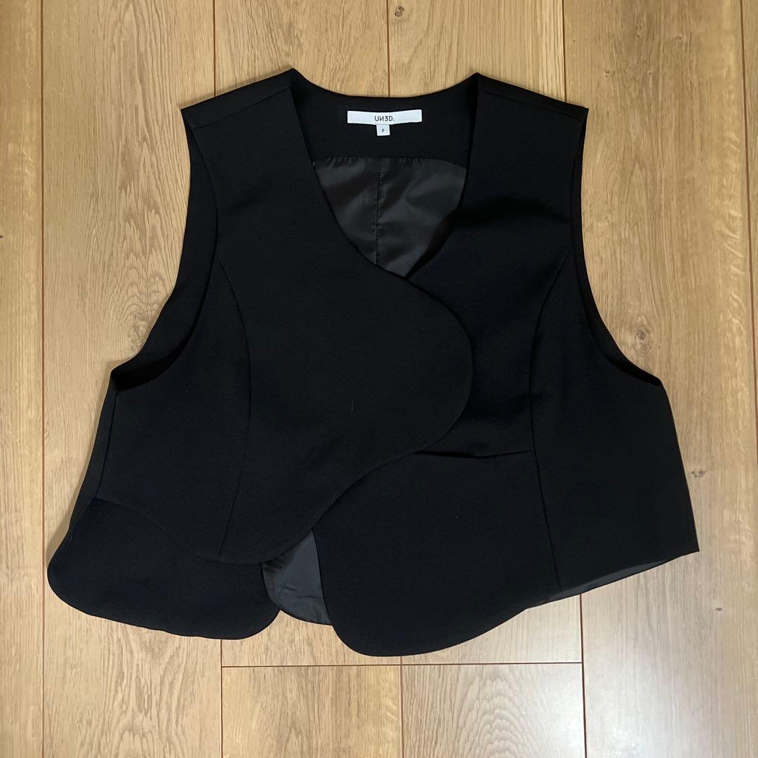 トップス 26SS UN3D. WAVE ASYMMETRY VEST