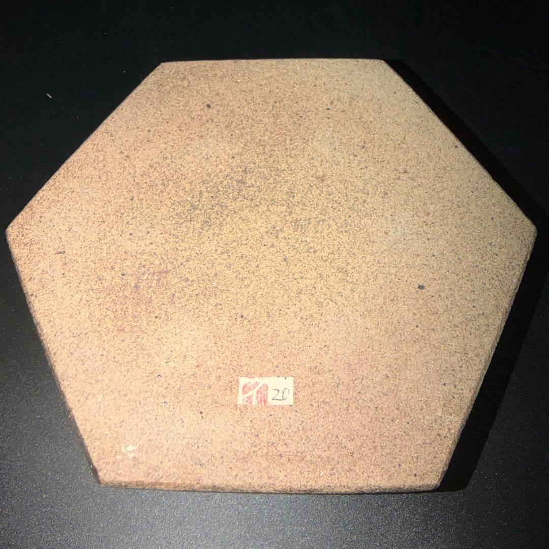 J*n様 伊藤東彦　布目大豆文陶筥　共箱　六角形陶器 葉と栗のデザイン　蓋物　骨