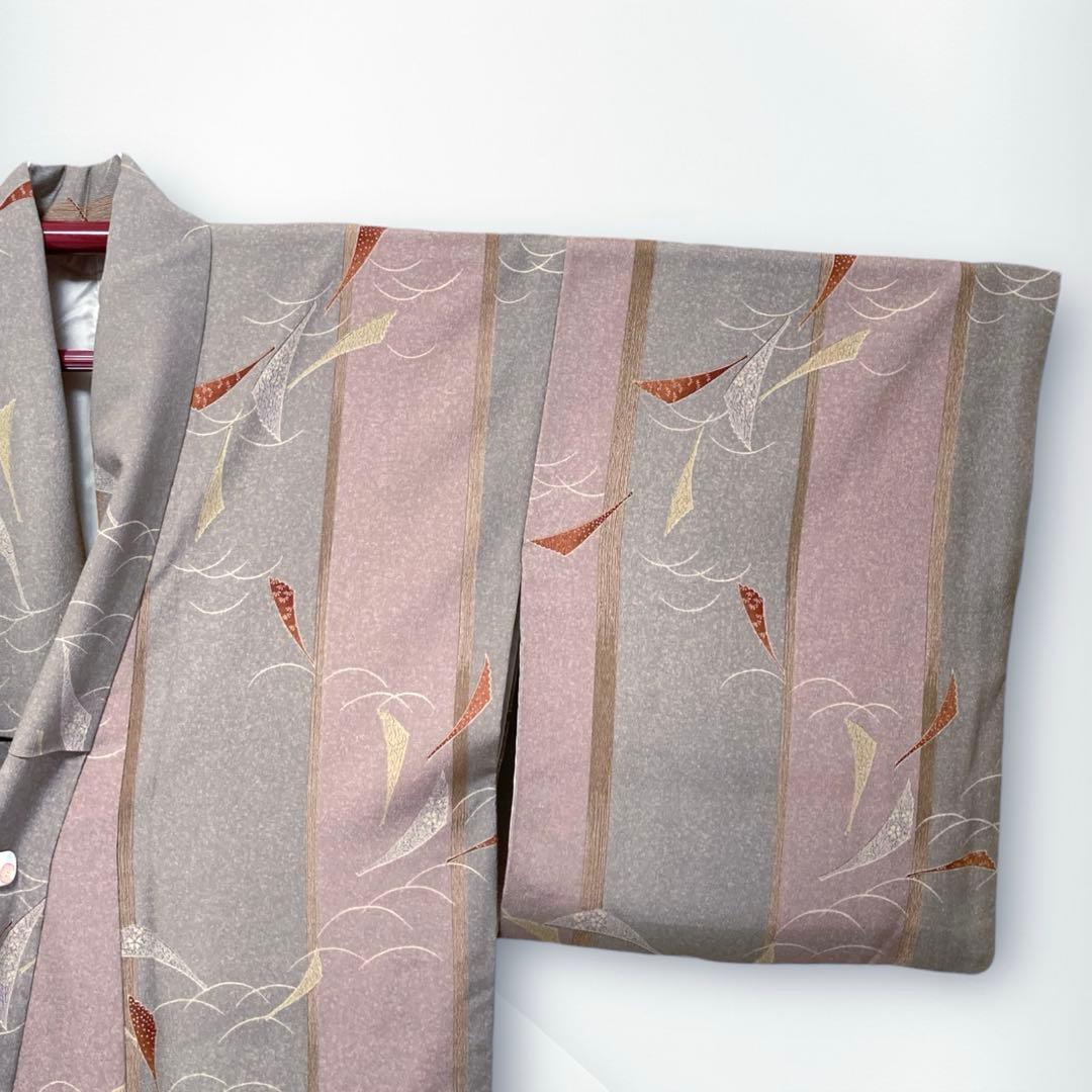 【美品✨】東レシルック　洗える着物　小紋　黄みのグレー　くすみピンク　縦縞　G7