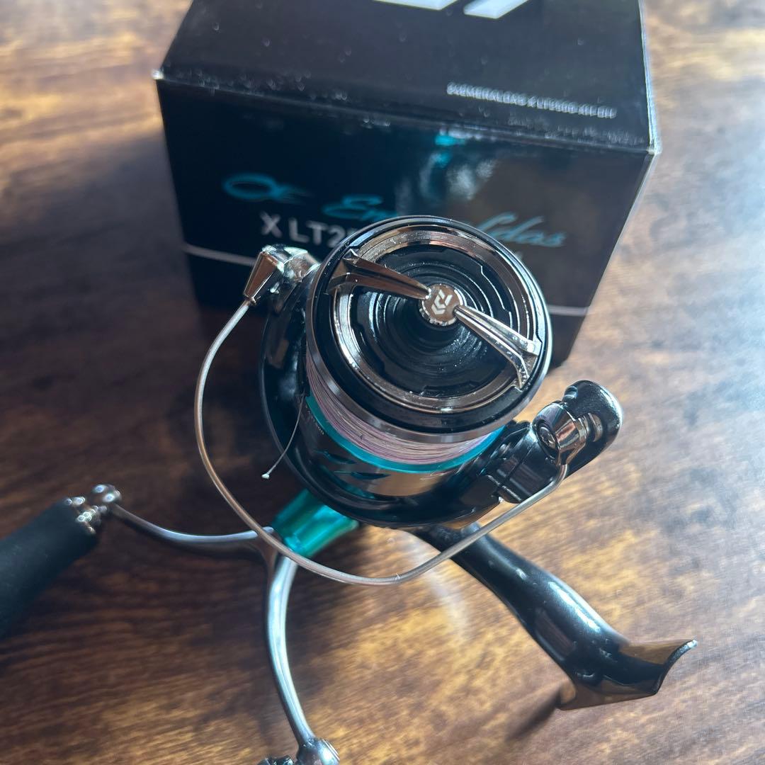 エメラルダススピニングリール　24モデル