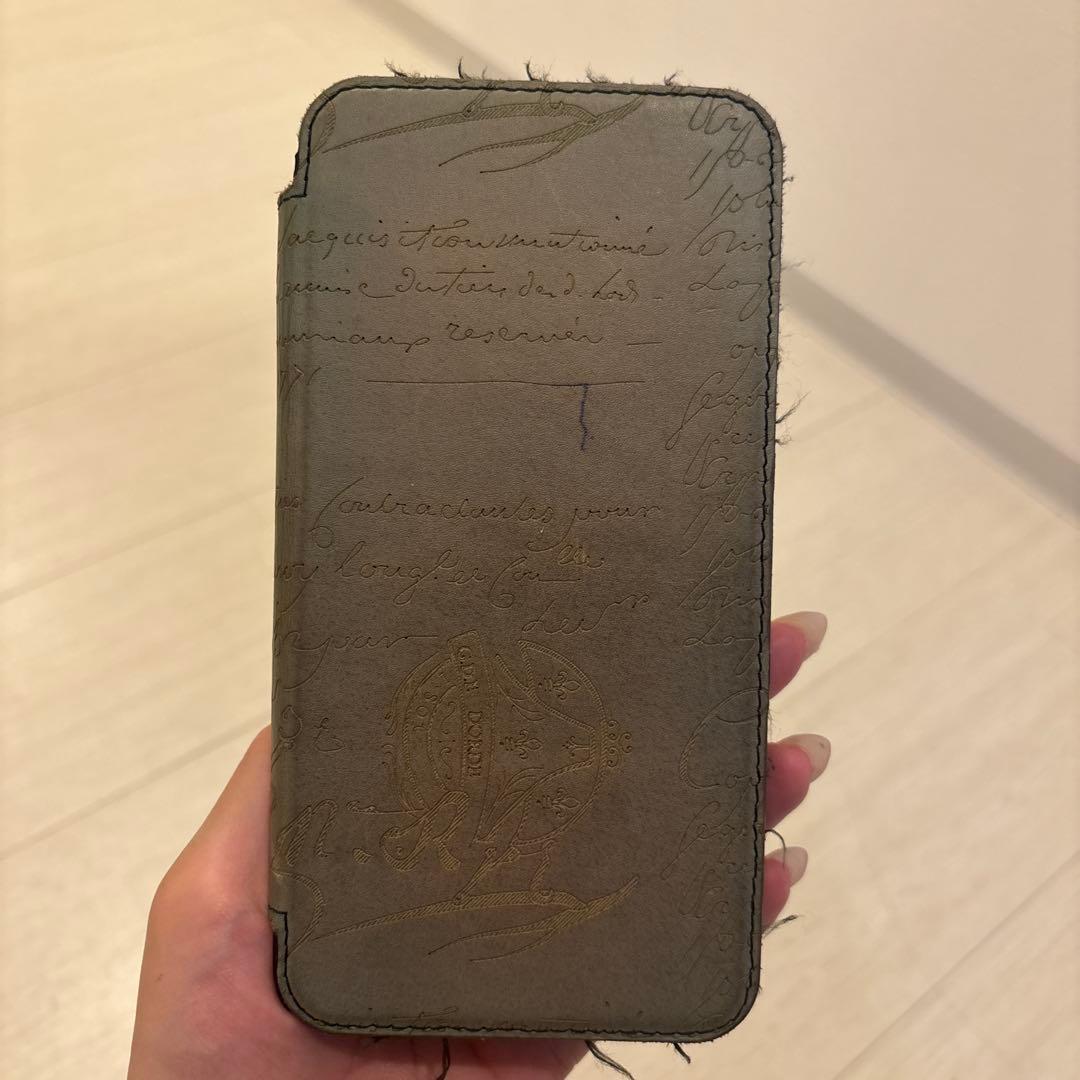 手帳型iPhoneケース グレー 15promax