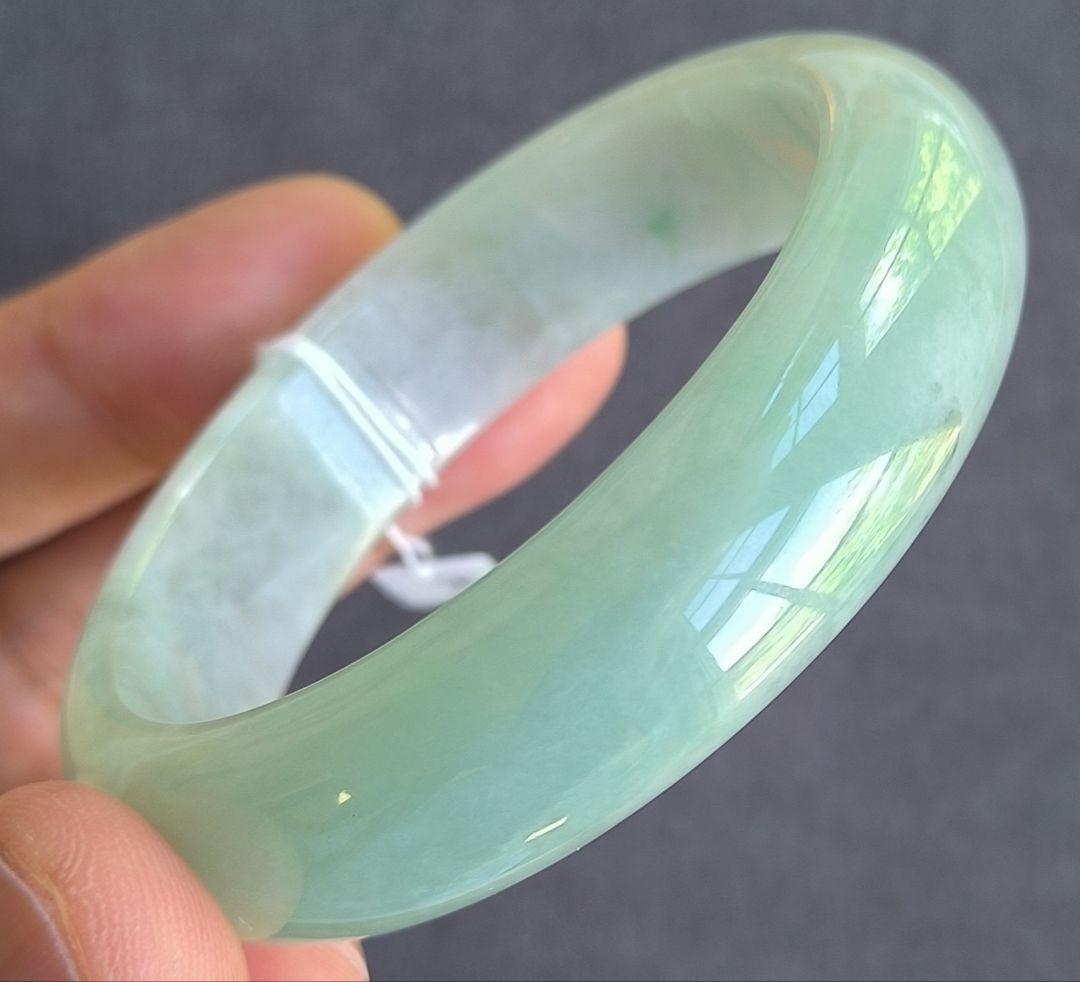 はち【鑑別書付】ミャンマーアイス翡翠のバングル（57～58ミリ）8771