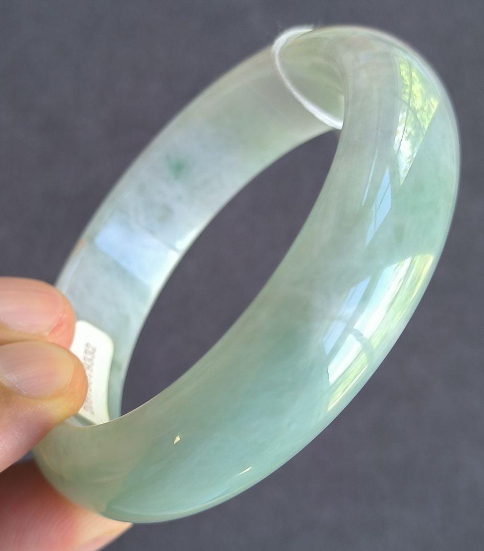 はち【鑑別書付】ミャンマーアイス翡翠のバングル（57～58ミリ）8771