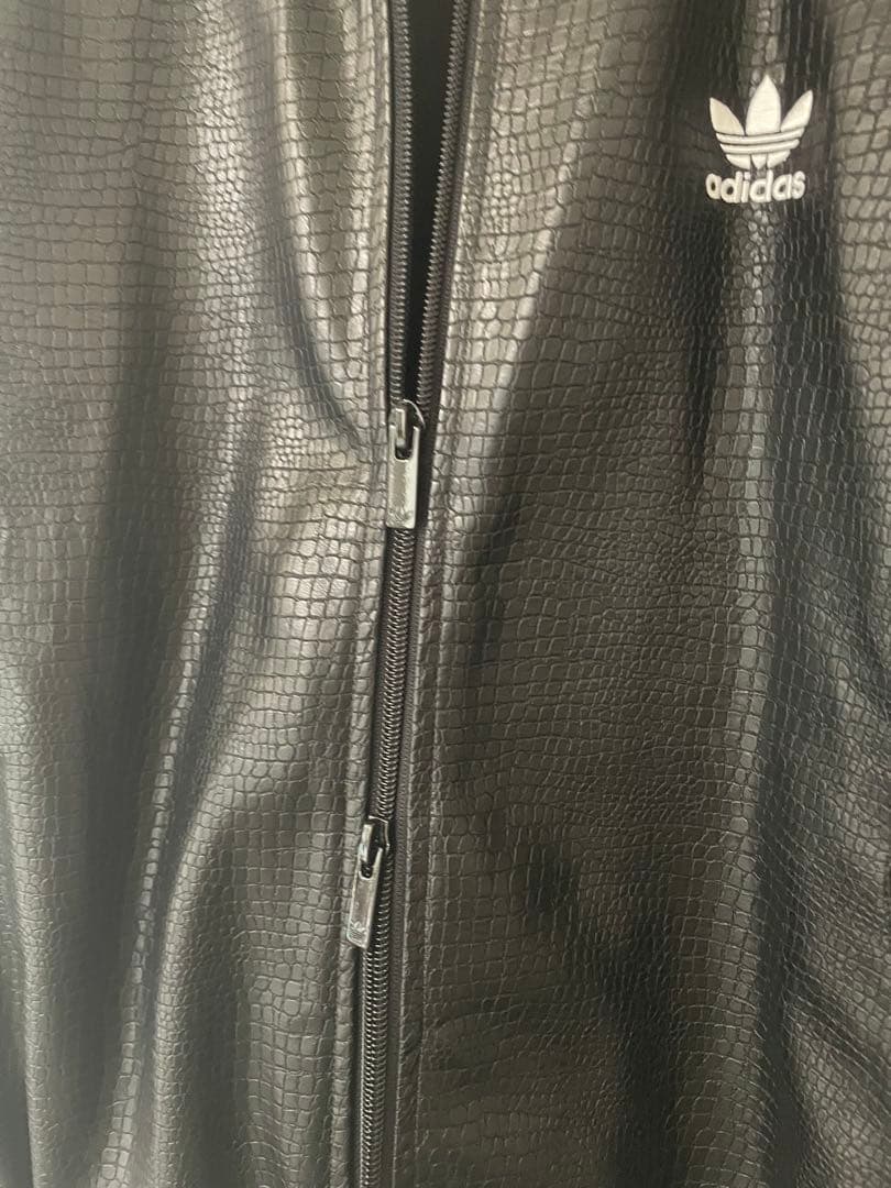 adidas レディース プレミアム フェイクレザー ファイヤーバード リュクス