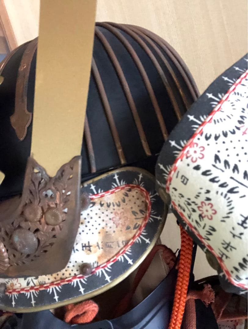 等身大甲冑一式　鎧、兜　血の跡のようなものあり