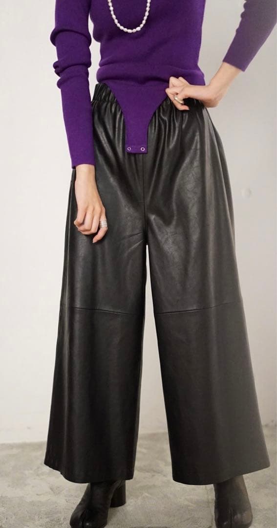 パンツ IIROT / Aynthetic Leather Cropped Pants