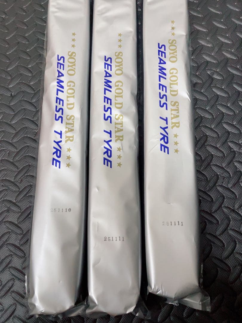 NJS競輪 GOLD シームレスタイヤ 3本セット