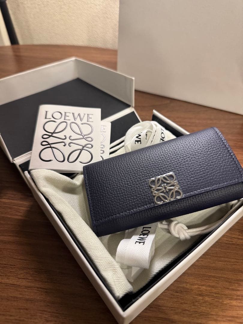 新品LOEWE ネイビー レザー キーケース
