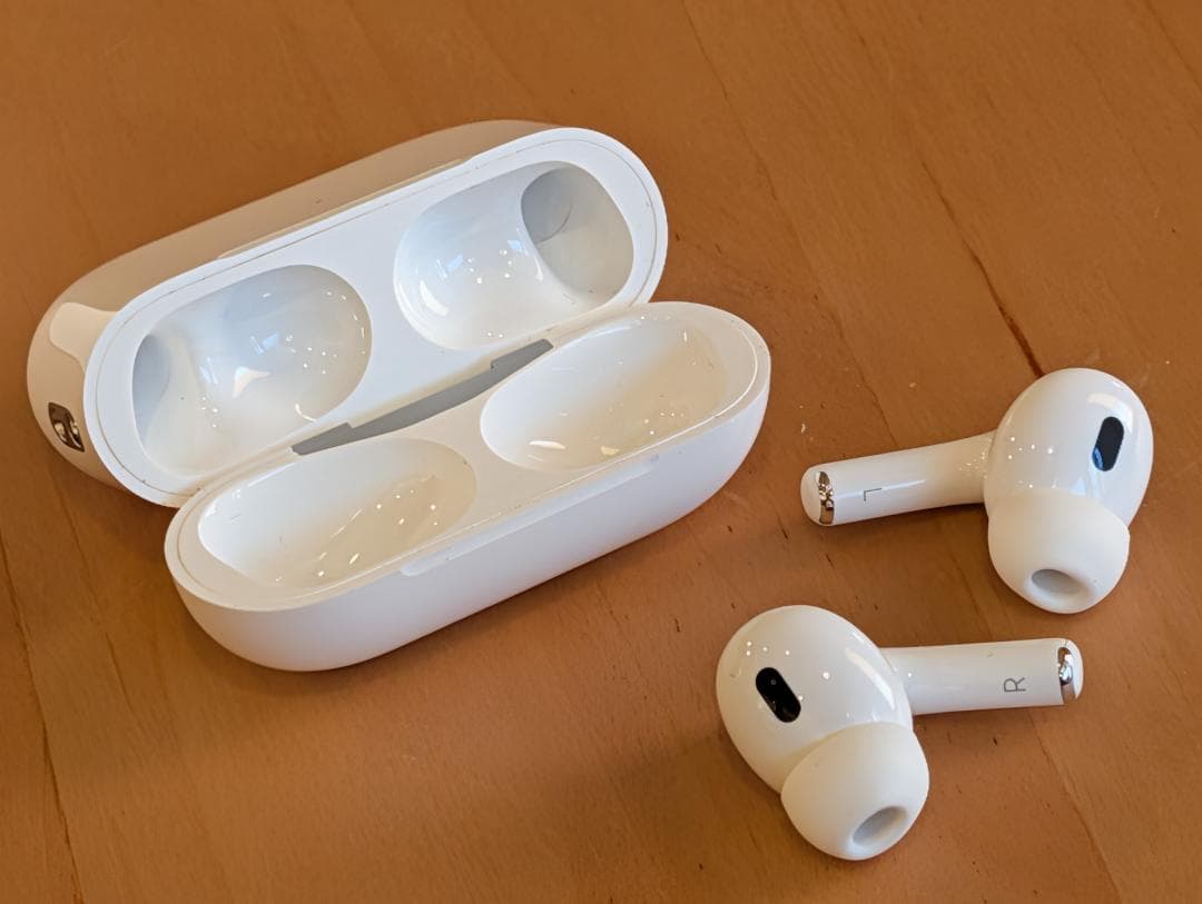 【美品】AirPods Pro (第2世代) MQD83J/A ライトニング端子
