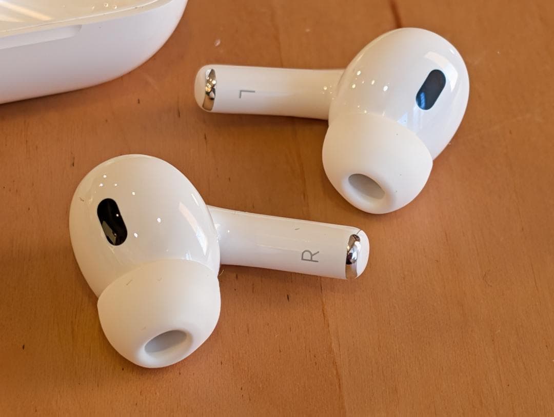 【美品】AirPods Pro (第2世代) MQD83J/A ライトニング端子