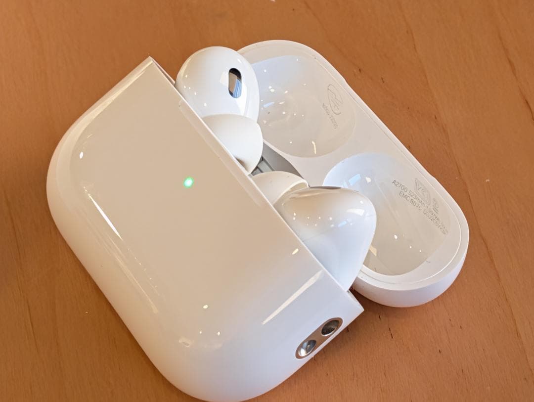 【美品】AirPods Pro (第2世代) MQD83J/A ライトニング端子