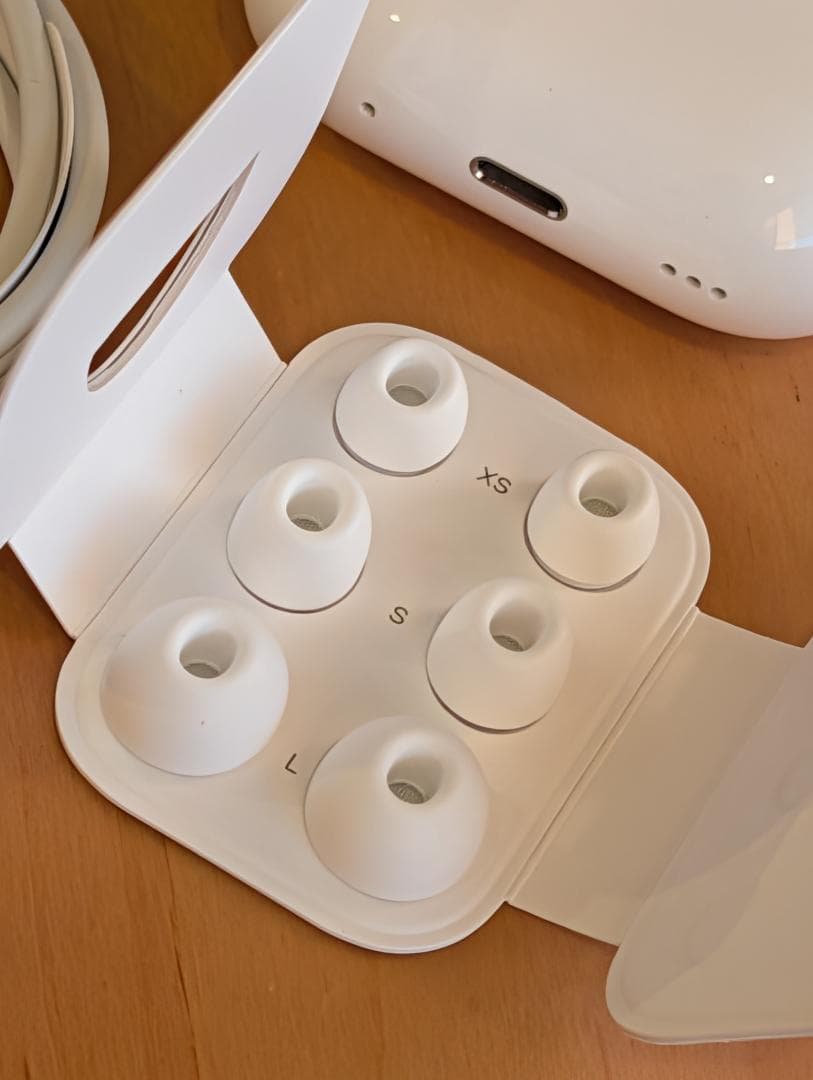 【美品】AirPods Pro (第2世代) MQD83J/A ライトニング端子