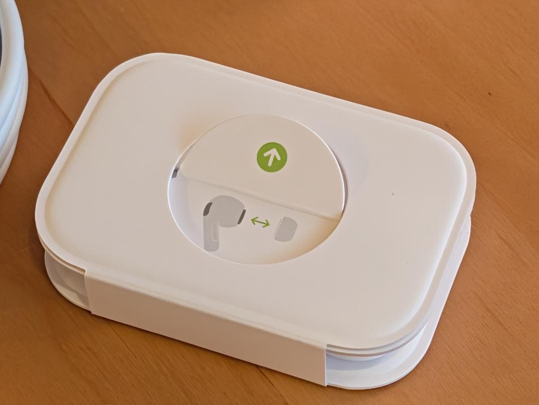 【美品】AirPods Pro (第2世代) MQD83J/A ライトニング端子